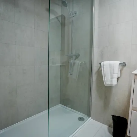 Lägenhet Ocean Breeze 3 Ensuite Bedroom Lower House With Games *
