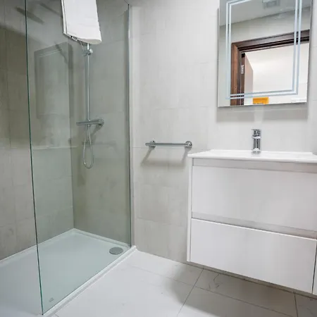 Lägenhet Ocean Breeze 3 Ensuite Bedroom Lower House With Games *